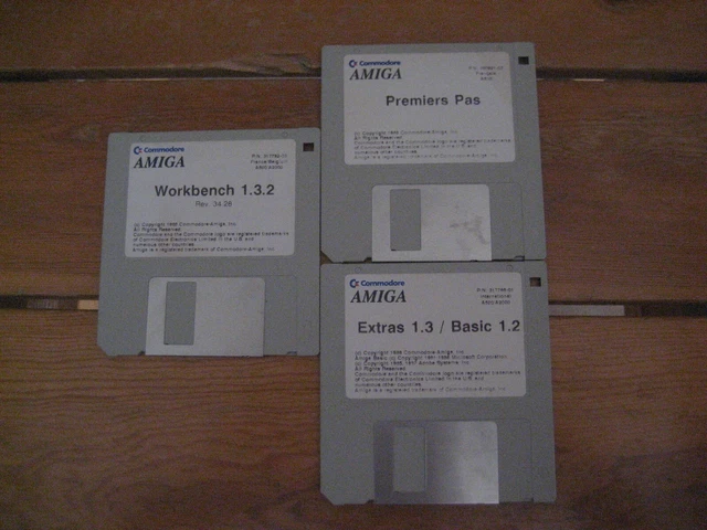 Lot De 3 Disquettes Amiga : Premier Pas + Workbench 1.32 + Extra 13 Basic 1.2