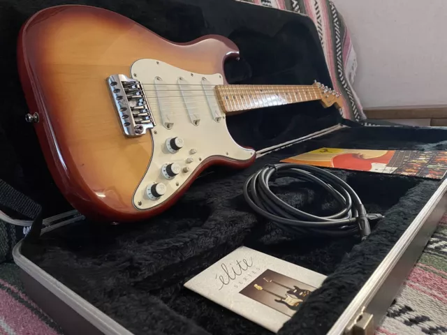 Fender Stratocaster Élite 1983.                         100% Originale  USA  CBS 3