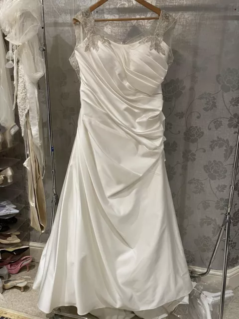 Ivory Wedding Dress By Venus Gowns Size 20