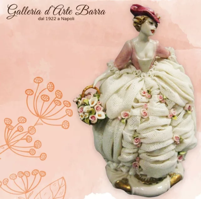 Porcellana di Capodimonte .Dama,  Fioraia in Miniatura .