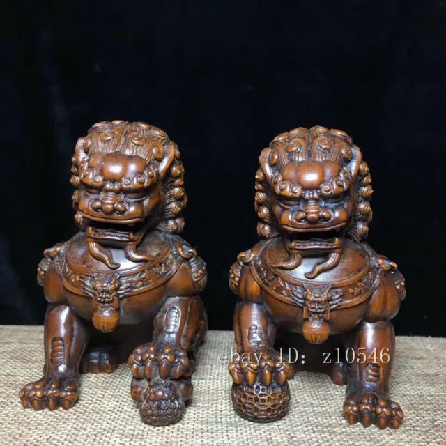 China antique Boxwood Hand carved One pair of gatekeepers lion statue Decoration