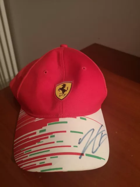 Ferrari - cappellino originale scuderia con firma autografato da CHARLES LECLERC