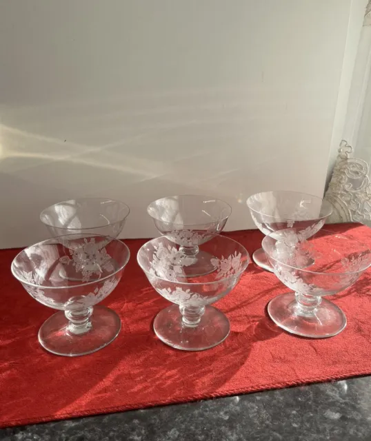 6 Coupes à champagne En Cristal de Baccarat Modelé Bouquet Art Deco