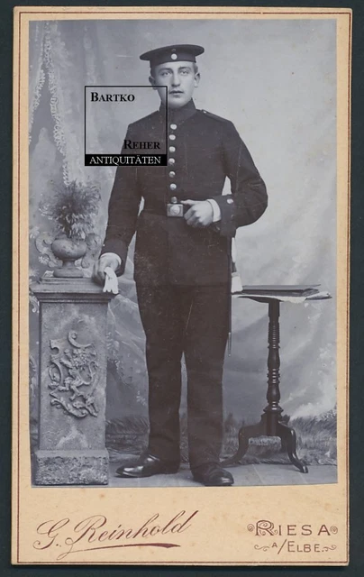 Foto ca. 1890 Riesa dt. Soldat in Uniform mit Bajonett und Krätzchen