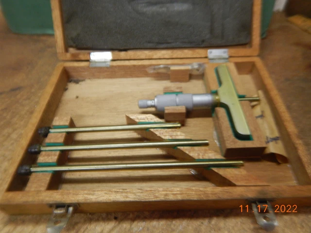 New Old Stock Mitutoyo 129-131 Dmc4-4" Depth Micrometer W/ Case And Rods
