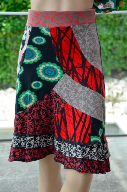 Desigual - Muy Bonito Falda Negro y Rojo - TALLA XS - Excelente Estado