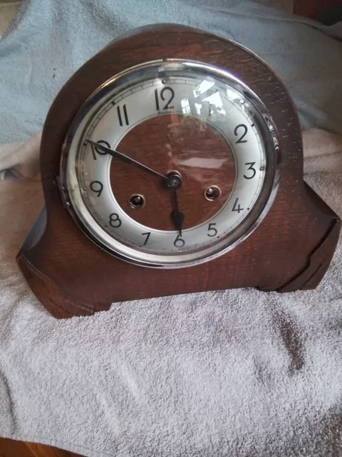 Vintage chiming mantle clock