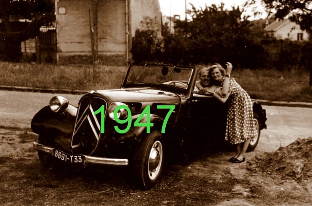 Photo Vintage 10x15 Cm – CITROEN 2CV + TRACTION AVANT – Avranches 1955