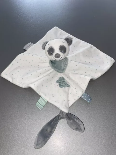 Doudou panda plat Nattou blanc gris vert crocodile brodé attaché tétine bandana