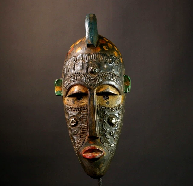 Terrapin Trading Masque rituel de Barong Keket en bois balinais indonésien issu du commerce équitable peint à la main (blanc