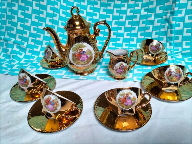 Service à café, porcelaine, signé Bavaria, doré, scènes galantes  model 19