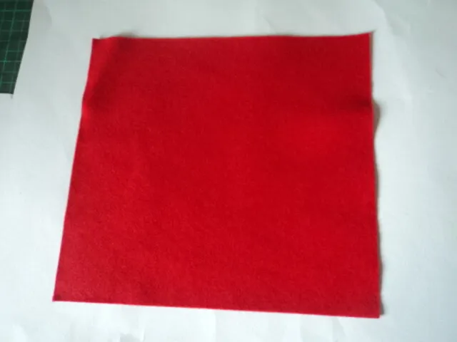 5 x Bastelfilzstücke in Rot ca. 22 x 23 cm groß