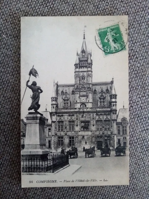 Cpa Compiègne Place De L Hotel De Ville