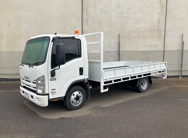 2009 Isuzu Npr200 Tray Truck