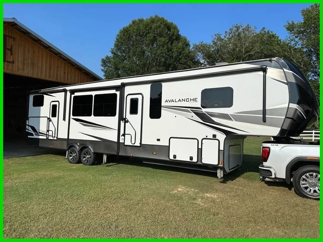 2021 Keystone Avalanche 378BH Fifth Wheel Used 2021 Keystone Avalanche 378BH Fifth Wheel Used