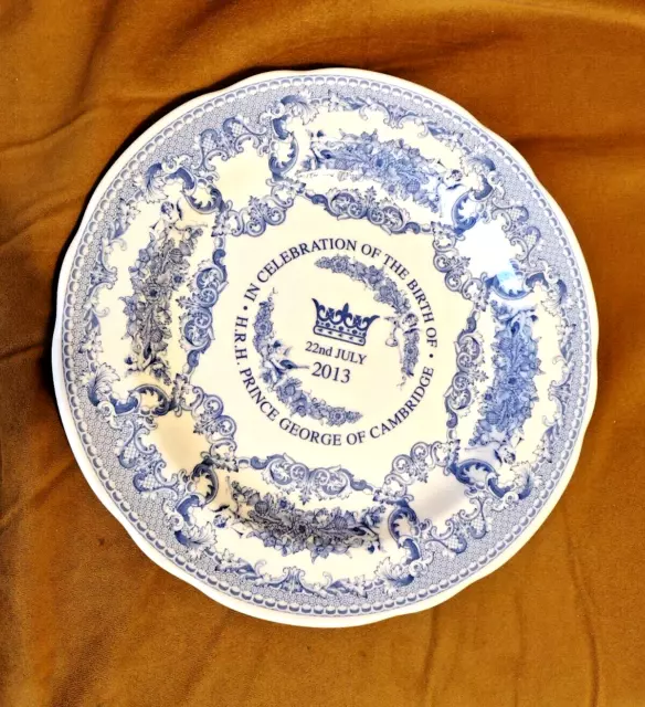 Daily mail Spode plate in celebration of the birth of prince George  27 cm 2013