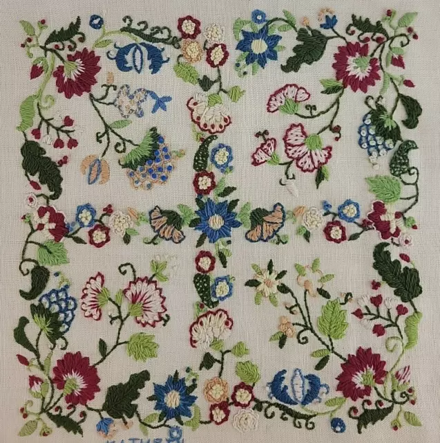 Ventana jacobea 3D con acabado de crealla floral azul multicolor