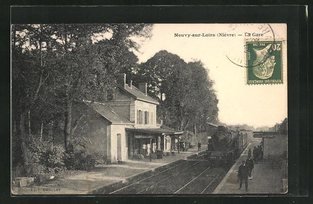 CPA Neuvy-sur-Loire, La Gare, le bâtiment de la Gare 1926