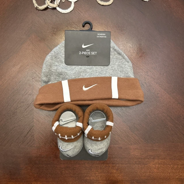 Nike Infant Baby Football Beanie Hat & Crib Booties Socks 2 Pc Set Sz 0/6 Mth
