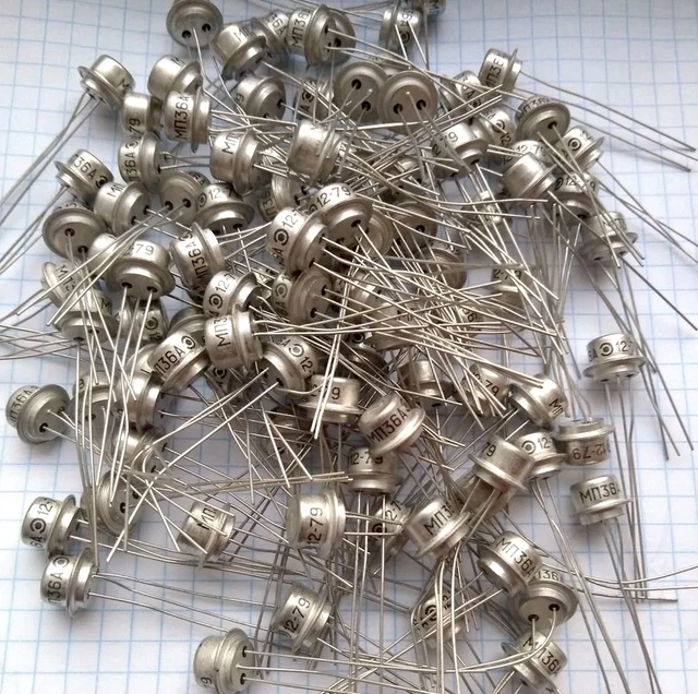 100 Transistors Germanium PNP MP40A (équivalent OC71, 2N45