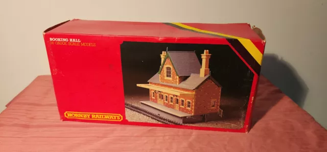 Hornby R512 OO scale BOOKING HALL Model Railway Station Kit - unmade