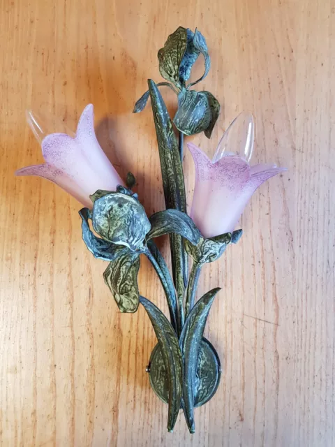 Wandlampe rosa Glaskelche Lilien Blüten, grünes Gestell wie Schwertlilienknospen Wandlampe rosa Glaskelche Lilien Blüten, grünes Gestell wie Schwertlilienknospen