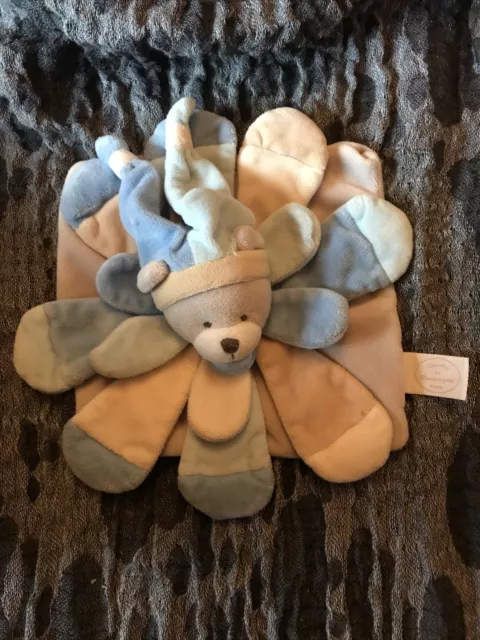 ) DOUDOU ET COMPAGNIE ours plat pétales beige bleu poudré
