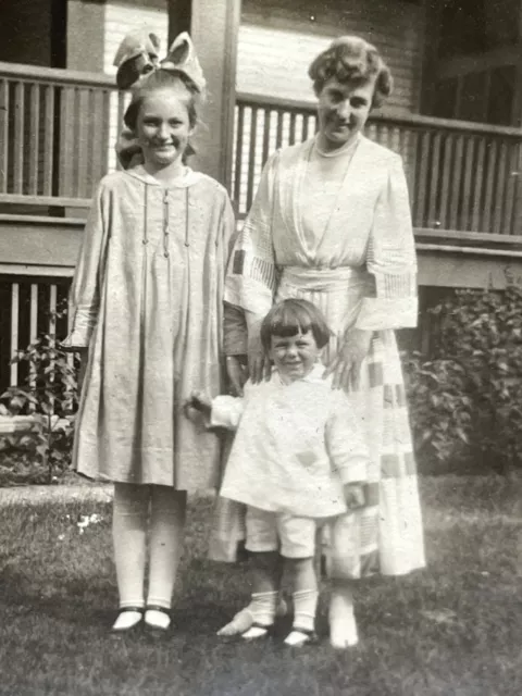 SF Photograph Mom Girl Boy Family Photo Portrait 1910-20's