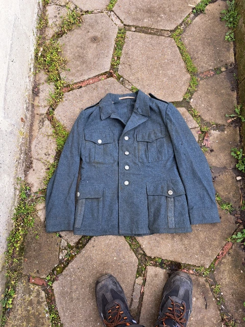 Veste à identifier. Allemande? Ww1 ww2?  casque casquette militaria