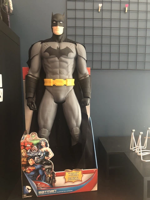 2014 DC HUGE 31" BATMAN FIGURE WITH FABRIC CAPE  Brand New