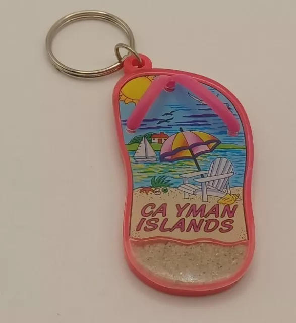 Llavero chanclas de recuerdo de las Islas Caimán con arena real de playa en huella