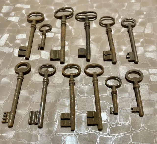 Lot De 12 Clefs Anciennes Meuble Porte Clés