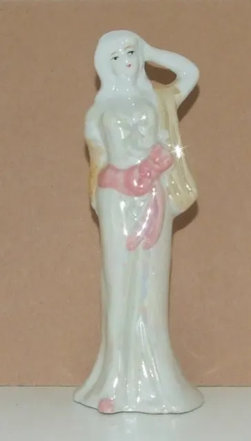Statuette figurine en porcelaine irisée femme art deco