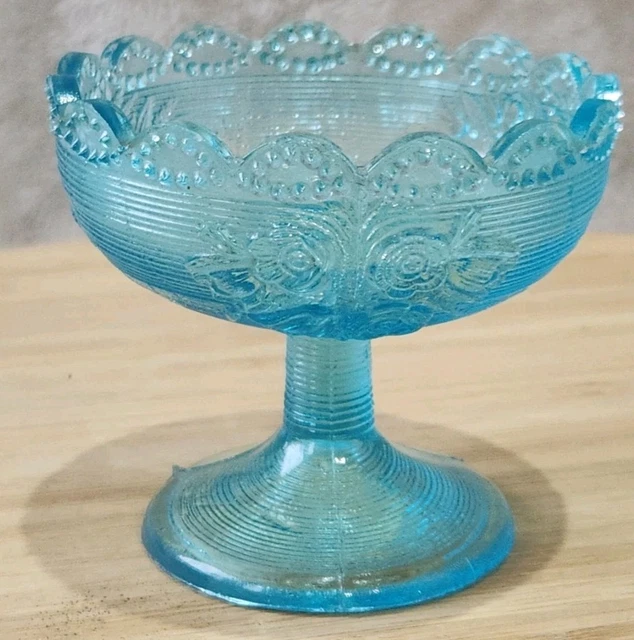 Petite Coupe En Verre Moulé Bleu - Vintage - Peut Servir De Vase Ou Coupelle