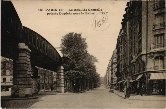 CPA PARIS 15e La Boul de Grenelle pris de Dupleix vers la Seine (65965)