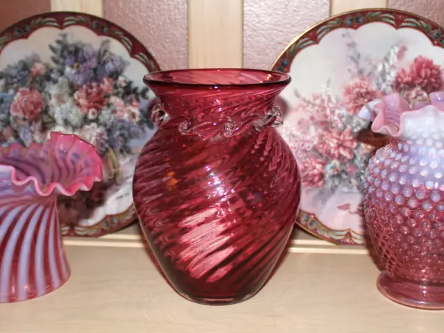Vintage 1980's Pilgrim Cranberry art glass pink swirl vase applied crest collar
