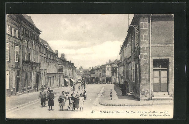 CPA Bar-le-Duc, La Rue des Ducs-de-Bar, vue de la rue 1914