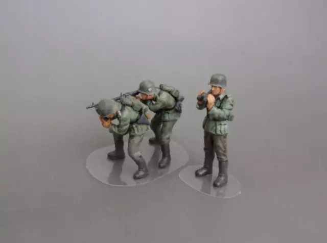 WW2 German MG team  1/35 built panited Tamiya figures