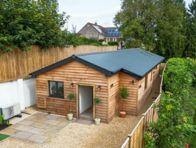 2023 - 3 Bed + 2 Bath + 5P Jacuzzi Hot Tub Bungalow - Wiltshire, BA13 2023 - 3 Bed + 2 Bath + 5P Jacuzzi Hot Tub Bungalow - Wiltshire, BA13