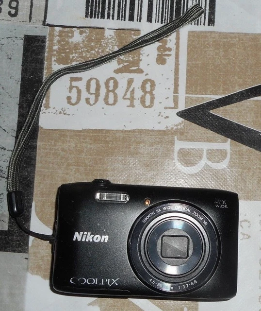 Nikon Coolpix s3600 Digital Camera only for parts no battery no charger