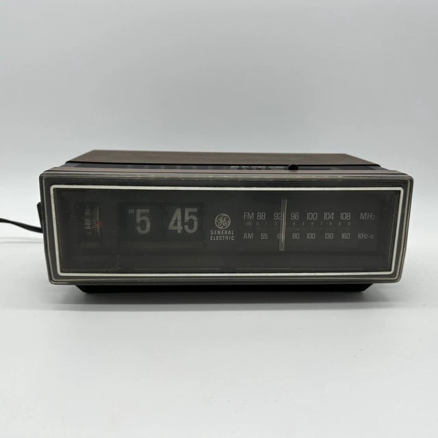 VINTAGE ALARM CLOCK Radio Flip Number 1984 General Electric Wood Grain