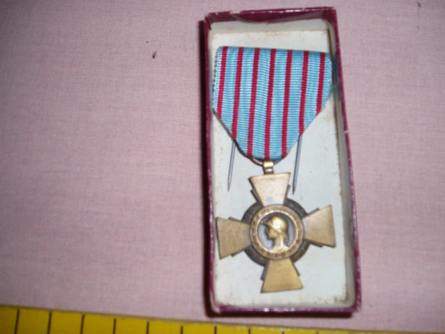 MÉDAILLE DE LA croix rouge Belge après guerre EUR 10,00 - IT