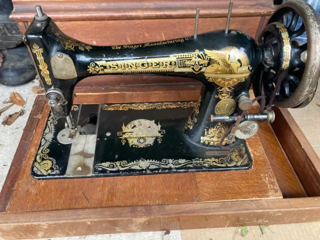 vintage singer hand crank sewing machine