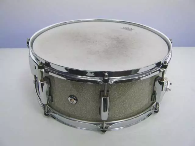 Pearl Masterscustom Maple Shell Wooden Snare