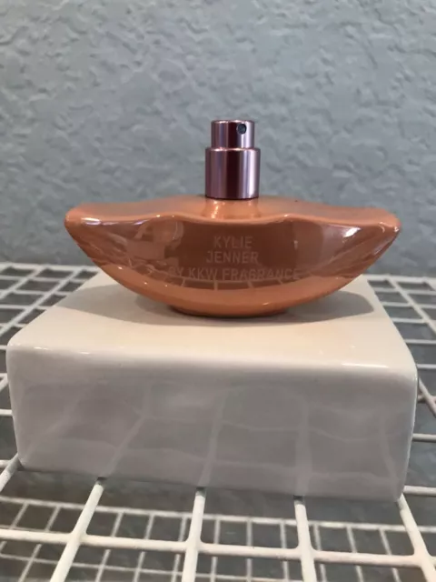 Kylie jenner perfume 2025 nude