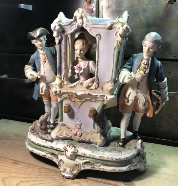 Statuette En Biscuit Groupe Polychrome jeune elegante dans son carrosse H 26,5 3