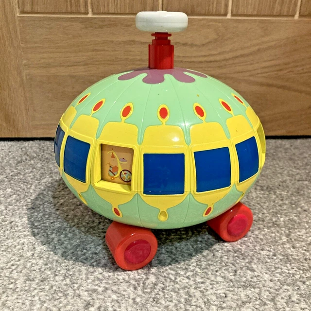 In the Night Garden wasn't a kids' show, it was a late-2000s hallucination disguised as bedtime TV. A blue doll drifting through space with a blanket. A beige goblin named Makka Pakka