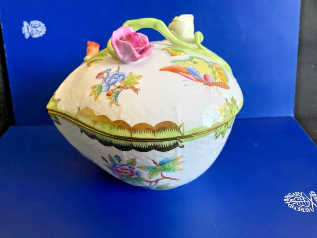 Herend Porcelain Handpainted Queen Victoria Heart Bonboniere 6000/Vbo