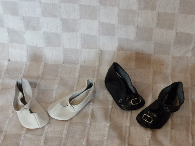 2 paires de CHAUSSURES en CUIR  pour POUPEE ANCIENNE- DOLL SHOES- G.BRAVOT