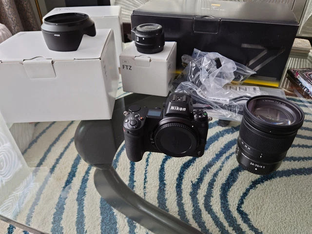 Nikon Z7 - Kit (with NIKKOR Z 24-70mm F/4 S Zoom + FTZ) - Mint condition, boxed!